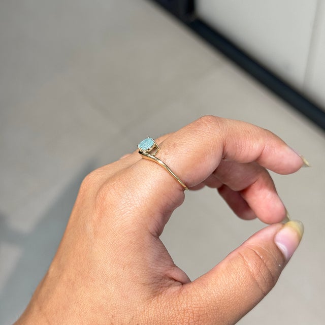 1.13ct Oval Paraiba Tourmaline Wavy Solitaire Ring in 18k Yellow Gold Size 6.5 For Sale In New York - Image 6 of 18