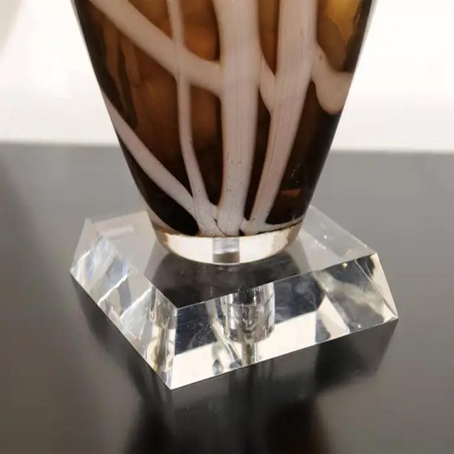 Mid-Century Modern Pair of Vintage Blown-Glass Table Lamps with Lucite Bases, Caramel & Ivory, 1990s For Sale - Image 3 of 8