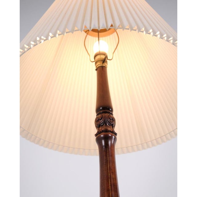 White Standard Lamp with Integrated Table in Mahogany For Sale - Image 8 of 9