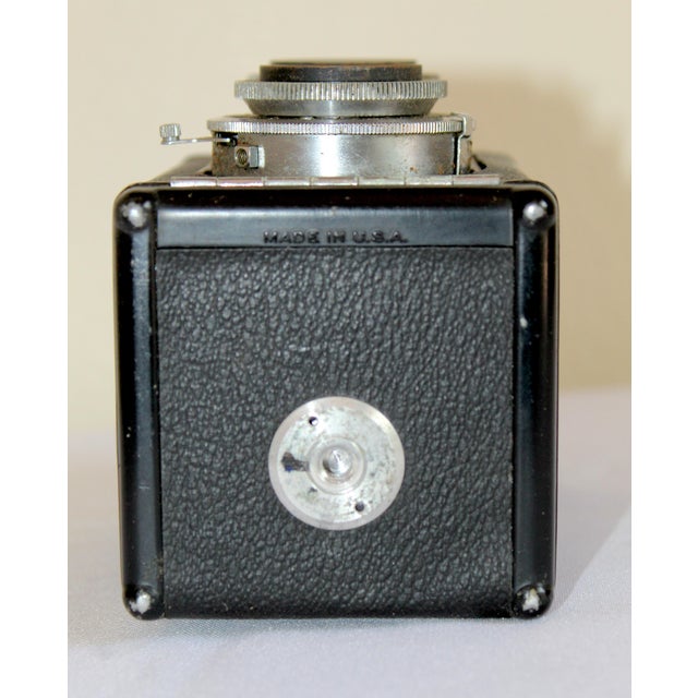 Vintage Argus Argoflex Twin Lens Reflex (Tlr) Camera – Bakelite 120 Film Camera With Argus Anastigmat Lens, Made in Usa, Circa 1950–1952 For Sale - Image 13 of 16