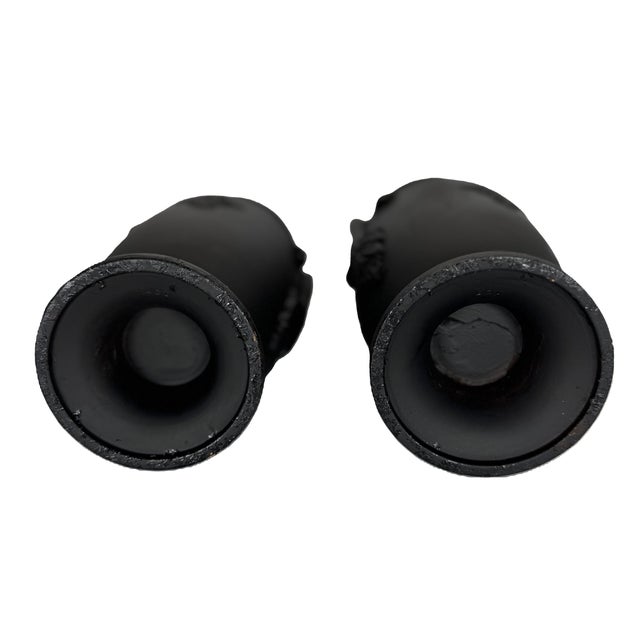 Neoclassical Pair of Bernard Bloch Black Matte Neoclassical Pottery Urns – Austria, Early 20th Century For Sale - Image 3 of 6