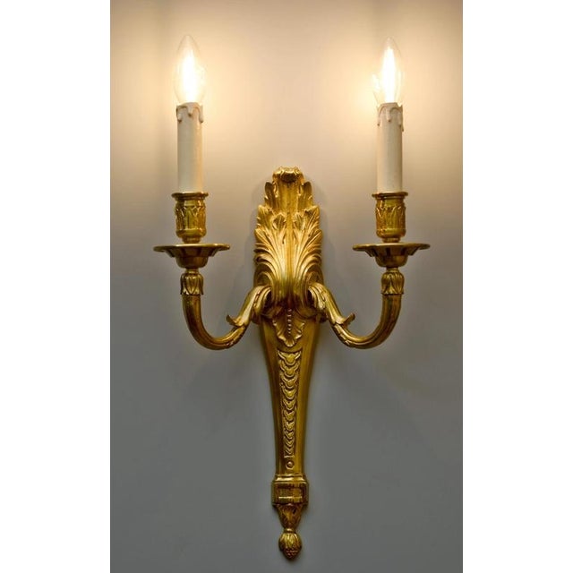 Neoclassical Wall Lamp in Cast Brass For Sale - Image 9 of 9