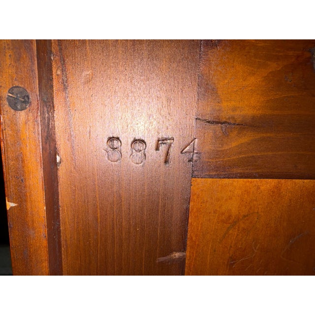 Inlaid Satinwood Display Cabinet from Maple & Co., 1900s For Sale - Image 3 of 18