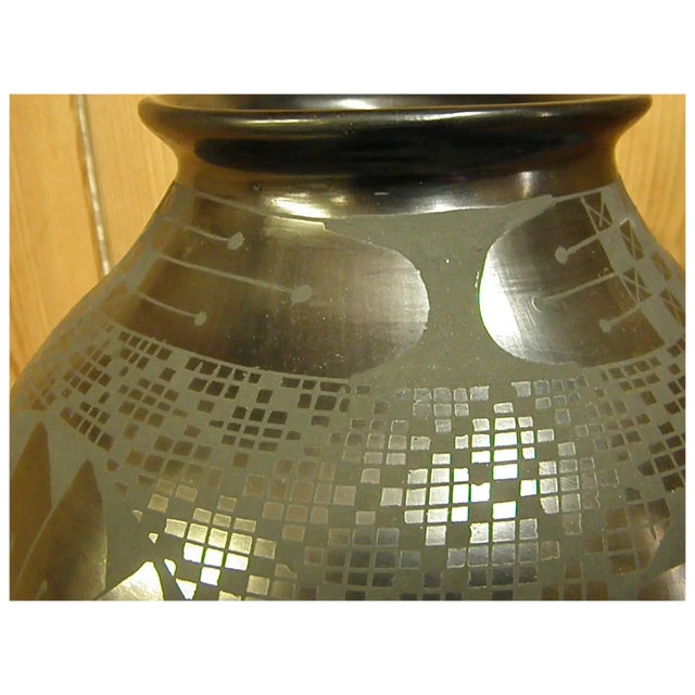 Late 20th Century Mata Ortiz Hand Coiled Blackware Pot by Miguel Bugarini For Sale In Dallas - Image 6 of 18
