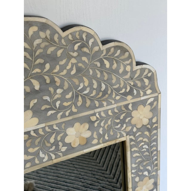 Blue-Gray Floral Bone Inlay Mirror With Scalloped Arch – Indian Handcrafted Wall Mirror For Sale - Image 4 of 8