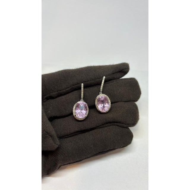 Gemstone details Diamond weight: 0.75 cts Kunzite weight: 19 cts 14K gold Gross weight: 8.94 grams Gold weight: 4.99 grams...