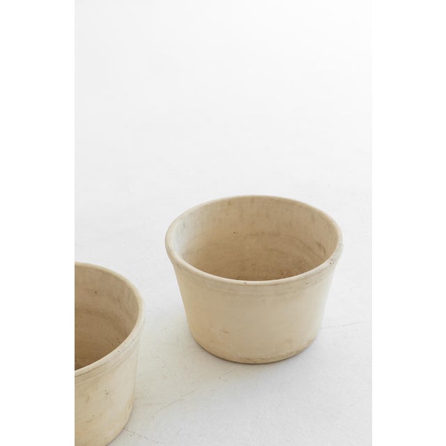 Late 20th Century Vintage Cream Clay Planters, Pair For Sale - Image 5 of 9