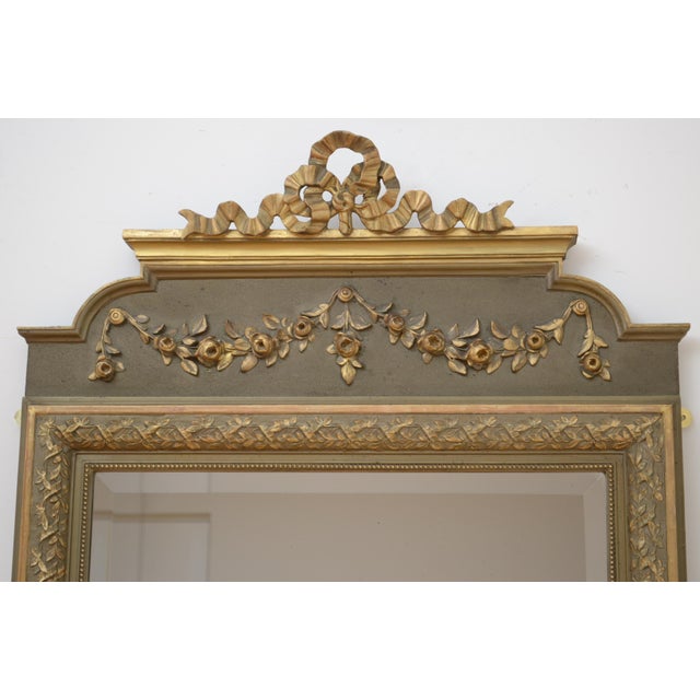 Belle Époque French Gilded and Olive Green Wall Mirror with Ribbon Crest, 1900s For Sale - Image 4 of 15