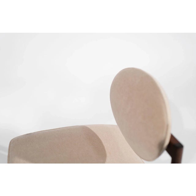 Set of 2 Walnut Side Chairs by Jens Risom in Natural Mohair, Circa 1950s For Sale - Image 10 of 11