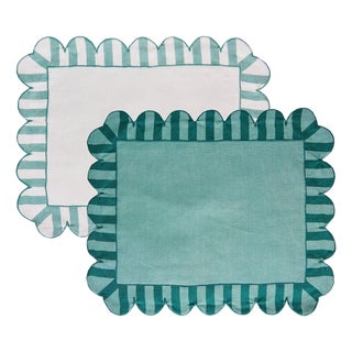 Jardin Embroidered Linen Scalloped Stripe Placemats with Color Backing in Green, Set of 4 For Sale