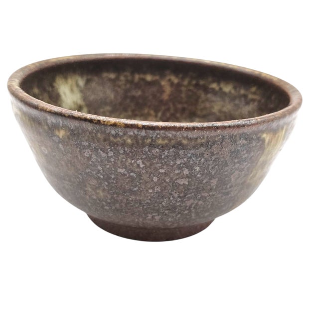Ceramic Set of Two Japanese Shusai-Yaki Stoneware Tea Bowls With Bizen Gohon Glaze and Wabi-Sabi Form For Sale - Image 7 of 9
