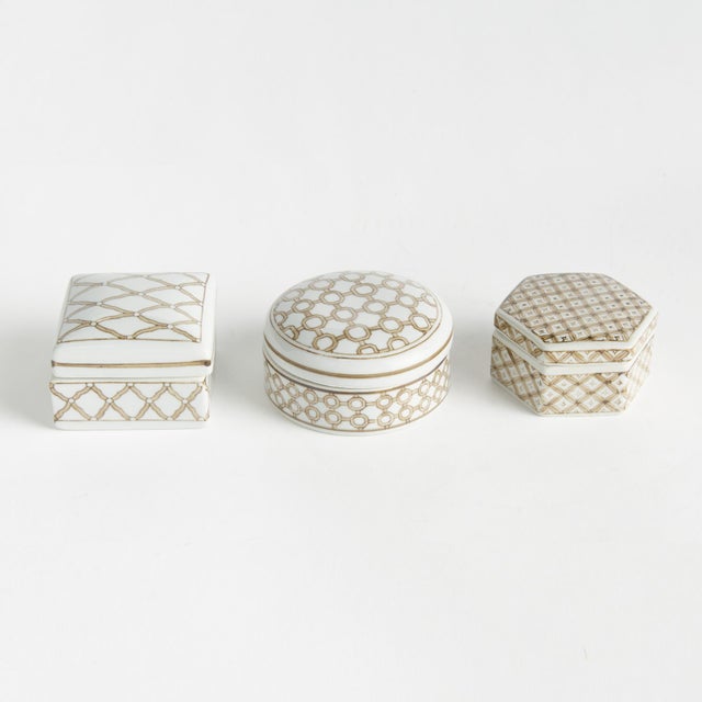 Kenneth Ludwig Chicago Province Lidded Boxes St/3 For Sale - Image 4 of 8