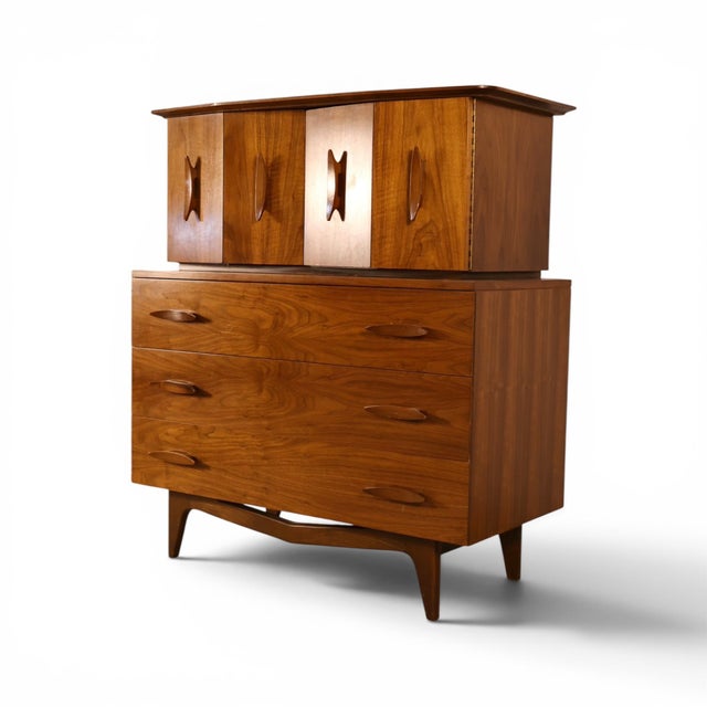 Young Manufacturing Sculptural Vintage Mid Century Modern Highboy Dresser C. 1960s, Attributed For Sale In New York - Image 6 of 17