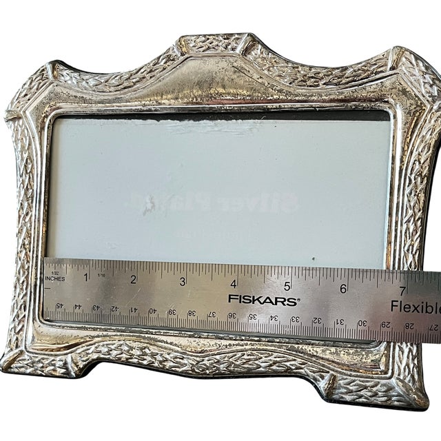 Silver 1980s Shabby Chic Silverplated Picture Frame With Sculpted Foliate Border for 5"x7" Landscape Vertical Picture For Sale - Image 8 of 11