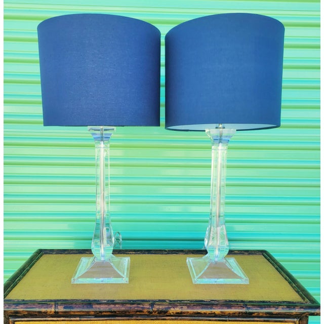 Lucite Slim Tall Mid Century Modern Table Lamps With Navy Drum Shades- a Pair For Sale In West Palm - Image 6 of 6