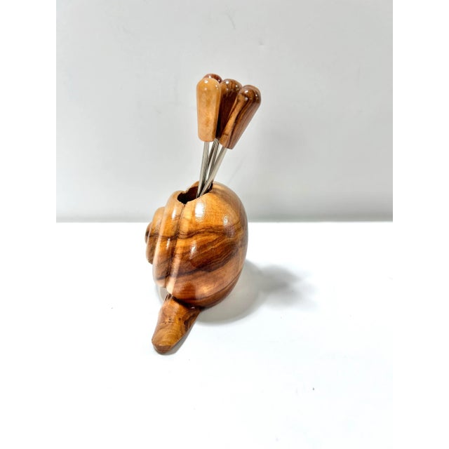 Mid Century Snail Cocktail Pick Set – Vintage Wood Snail Hors D’Oeuvres Picks, Barware & Charcuterie Set (6) For Sale In Louisville - Image 6 of 7
