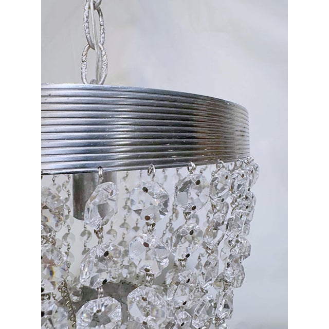 Mid-Century Modern Vintage Hollywood Regency Reeded Tiered Crystal Basket Chandelier For Sale - Image 3 of 9