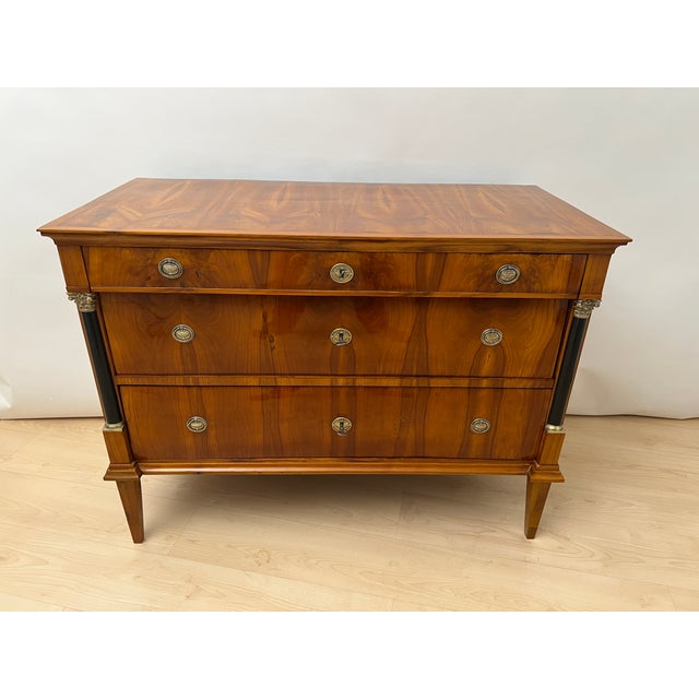 Fine, early Biedermeier Commode or Chest of three drawers in cherry wood from Franconia, Germany around 1820. Cherry...