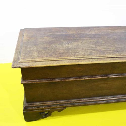 Comfortable Solid Wood Chest with Carved Decorations