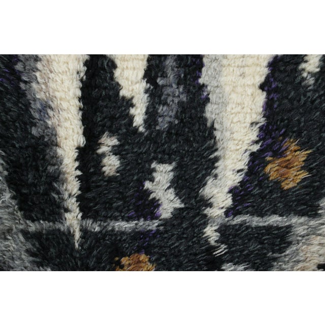 Rug & Kilim Vintage Swedish Rya Rug With White, Gray and Blue Geometric Pattern - Rug & Kilim For Sale - Image 4 of 7