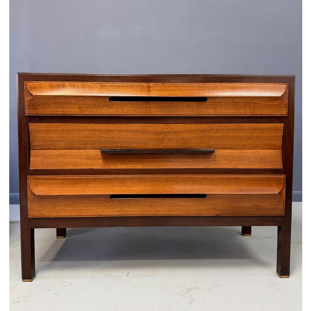 1950s 1950s Pair of Edward Wormley for Dunbar Model 5911 Gentleman’s Chests Original Finish For Sale - Image 5 of 13