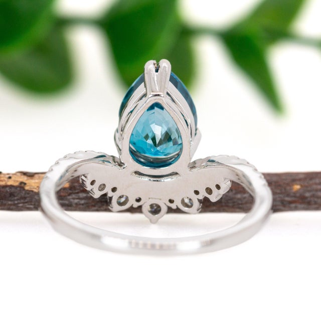 3.7ct Blue Zircon Ring With Natural Diamond Accents: Solid 14k Gold - Pear Cut, Size 6.75 For Sale In Columbus - Image 6 of 7
