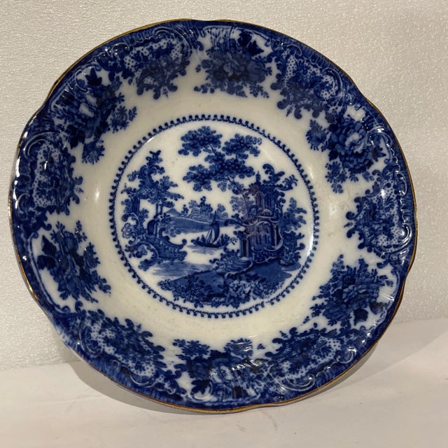 Chinoiserie 19th Century Rococo Flow Blue Gilt Rim Fruit Bowl For Sale - Image 3 of 6