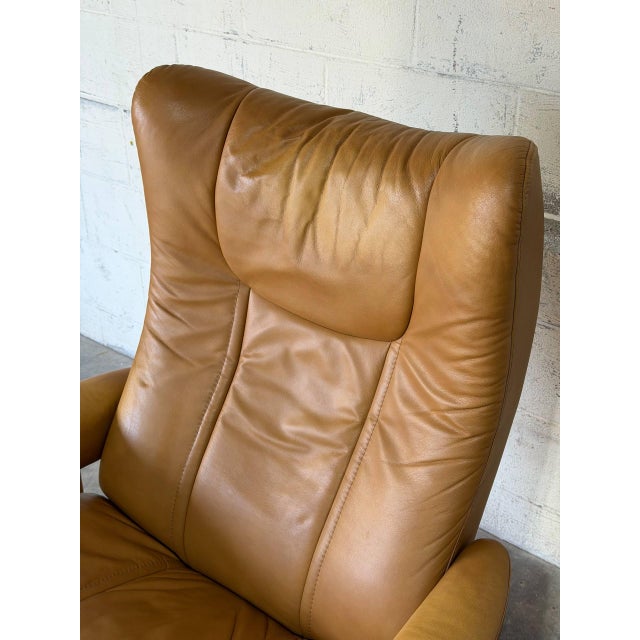 Ekornes Stressless Tan Leather Lounge Chair With Ottoman Mid-Century Modern 1980s For Sale - Image 11 of 13