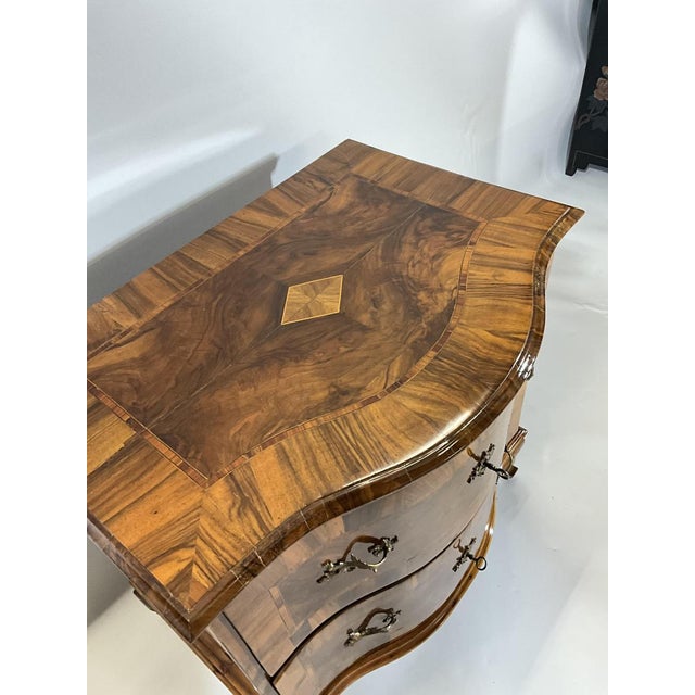 Mid 18th Century Small Baroque Chest of Drawers in Walnut, 1760 For Sale - Image 5 of 16
