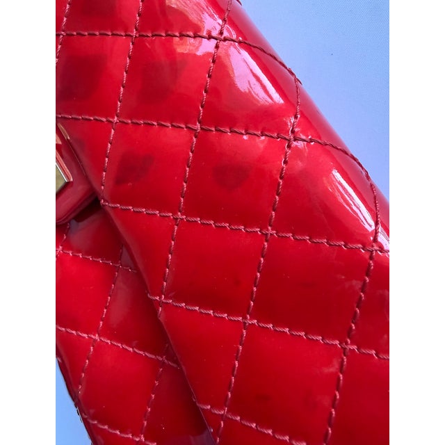 Metal 2008 Chanel 2.55 Reissue Patent Leather Elongated Quilted Baquette Clutch Shoulder Bag For Sale - Image 7 of 18