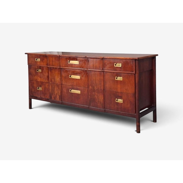 John Widdicomb, American Modern, Nine-Drawer Dresser, Walnut, Brass, Usa, 1960s For Sale In New York - Image 6 of 16