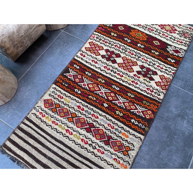 1950s Oushak Vintage Area Kilim Rug For Sale - Image 5 of 10