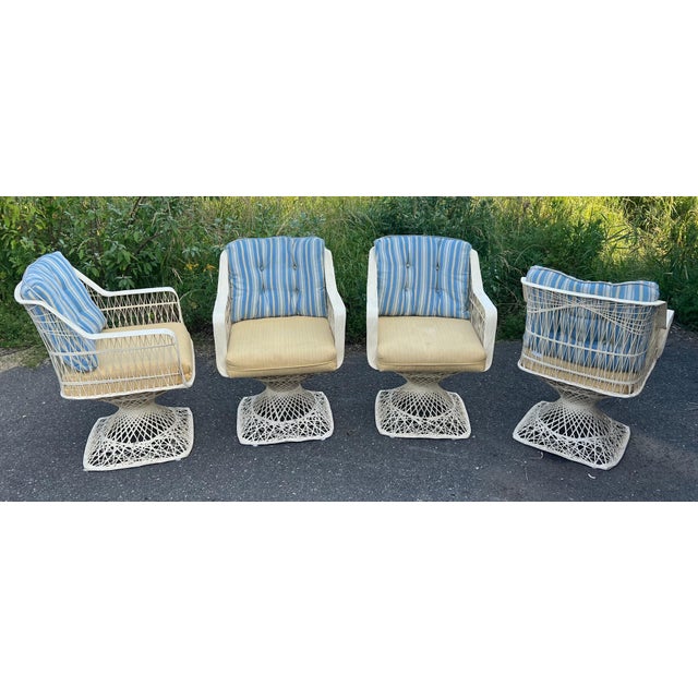 Mid 20th Century Spun Fiberglass 5 Pieces Round Dining Table 4 Chair Russel Woodard Outdoor Set For Sale - Image 5 of 14