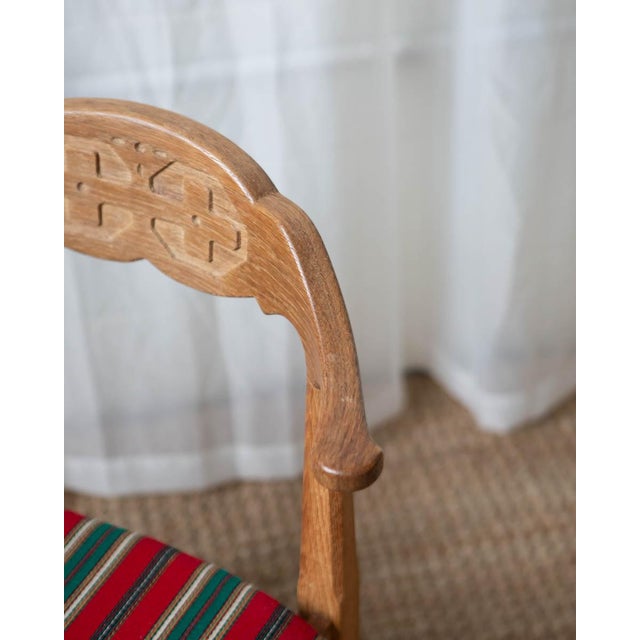 This Henning Kjaernulf chair showcases the Danish designer’s signature blend of sculptural detail and traditional...