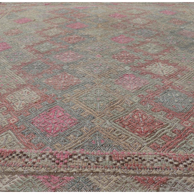 Traditional Turkish Vintage Kilim Rug With Colors of Tan and Pinks For Sale - Image 3 of 9