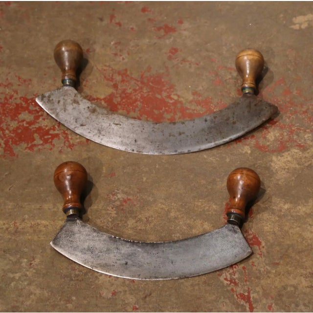 19th Century French Carved Butcher Block With Back, Cow Head and Chopping Knifes For Sale - Image 12 of 12