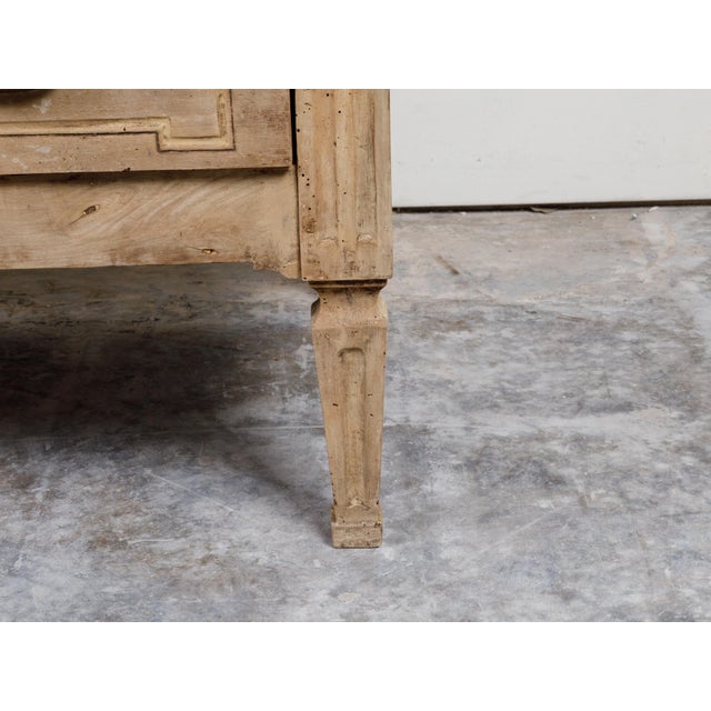 Italian Neoclassical 18th Century Bleached Walnut Commode with Fluted Side Posts For Sale - Image 9 of 12