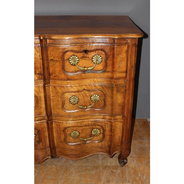 Crossbow Commode in Walnut, 18th Century For Sale - Image 11 of 13