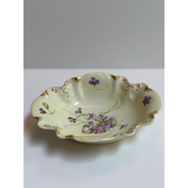 Limoges, France Antique 1900s Limoges France Handprinted Floral Scalloped Edges Gold Trim Serving Dish 7" For Sale - Image 4 of 16