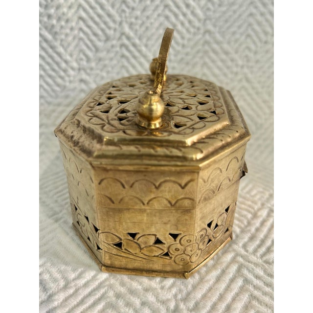 Mid 20th Century Brass Chinoiserie Pierced Floral Cricket Box For Sale - Image 4 of 9