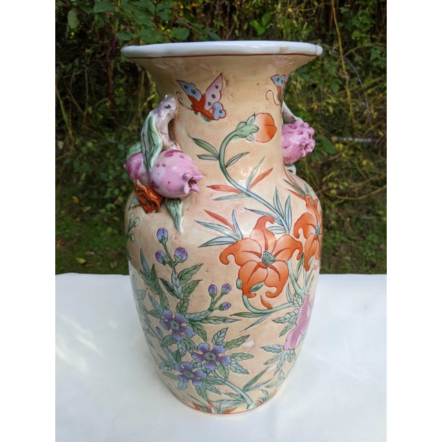 I'm extremely pleased to offer for sale this gorgeous Chinese ceramic vase with the following fine features: - Main color...