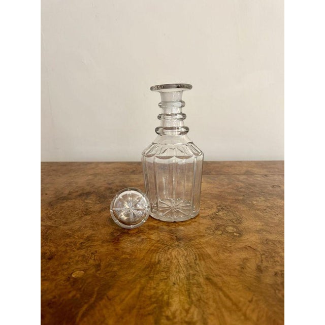 Quality antique Victorian glass decanter, having a quality antique glass decanter with the original glass stopper.