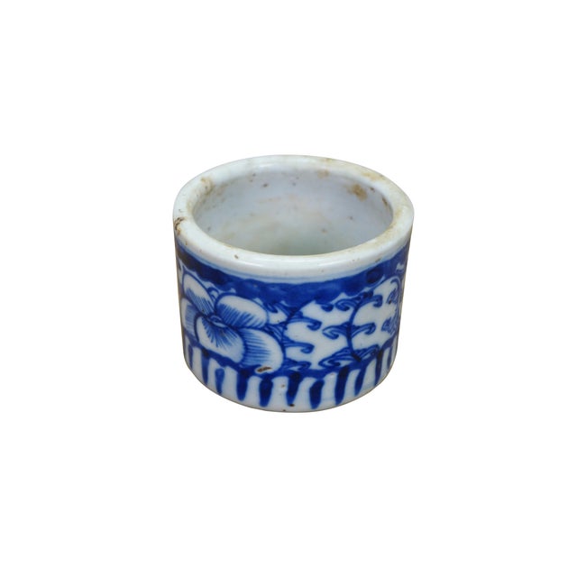 19th-century Chinese blue and white porcelain brush pot,. These were often used as a small planter or cachepot. Type:...