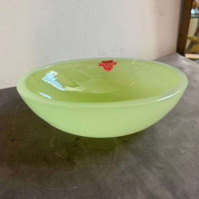 This exquisite 1960s Murano glass bowl is a vibrant masterwork by the legendary Archimede Seguso, showcasing the...