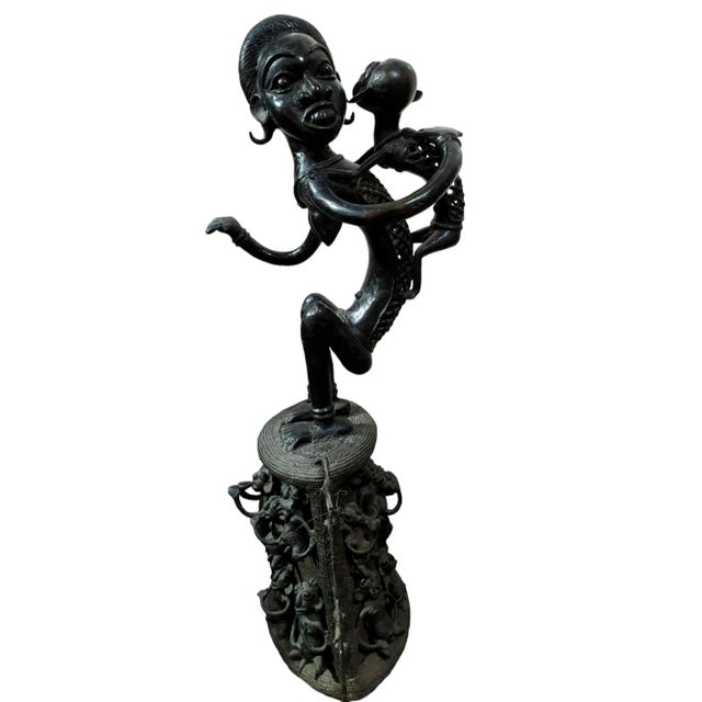 Cameroonian Artist, Maternity Tikar Sculpture, Pre-1800s, Bronze, in Flawless conditions. Designed before 1890