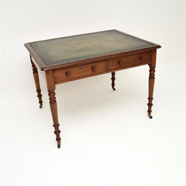 A wonderful antique Victorian leather top desk / writing table. This was made in England, it dates from around the...
