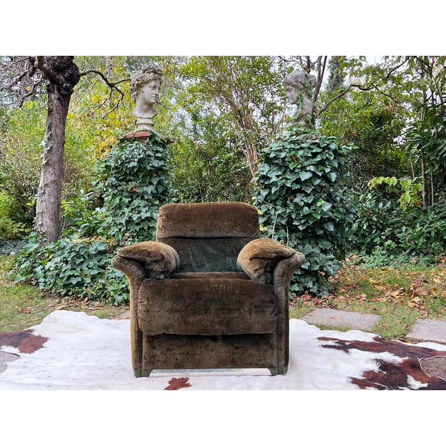 Fantastic original 1970s, Rare Saporiti Lounge chair upholstered in deep green / brown velvet textile. Stunning sculptural...