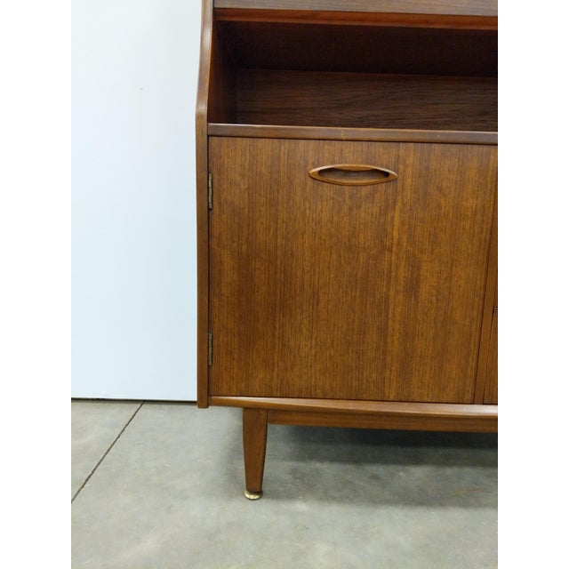 Vintage Mid Century Modern Cabinet / Sideboard Attributed to Jentique For Sale In New York - Image 6 of 8