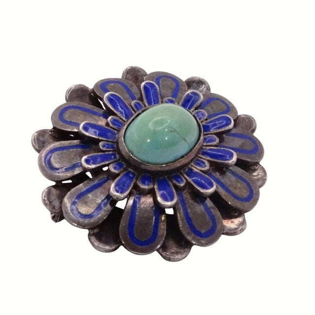 Art Nouveau Cabochon Flower Brooch in Antiqued Metal, Enamel and Turquoise, France, 1920s For Sale - Image 4 of 18