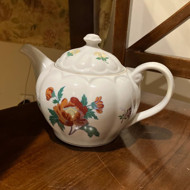 Traditional Laura Ashley 1970s Vintage English Tea Pot Floral on White Ceramic For Sale - Image 3 of 12